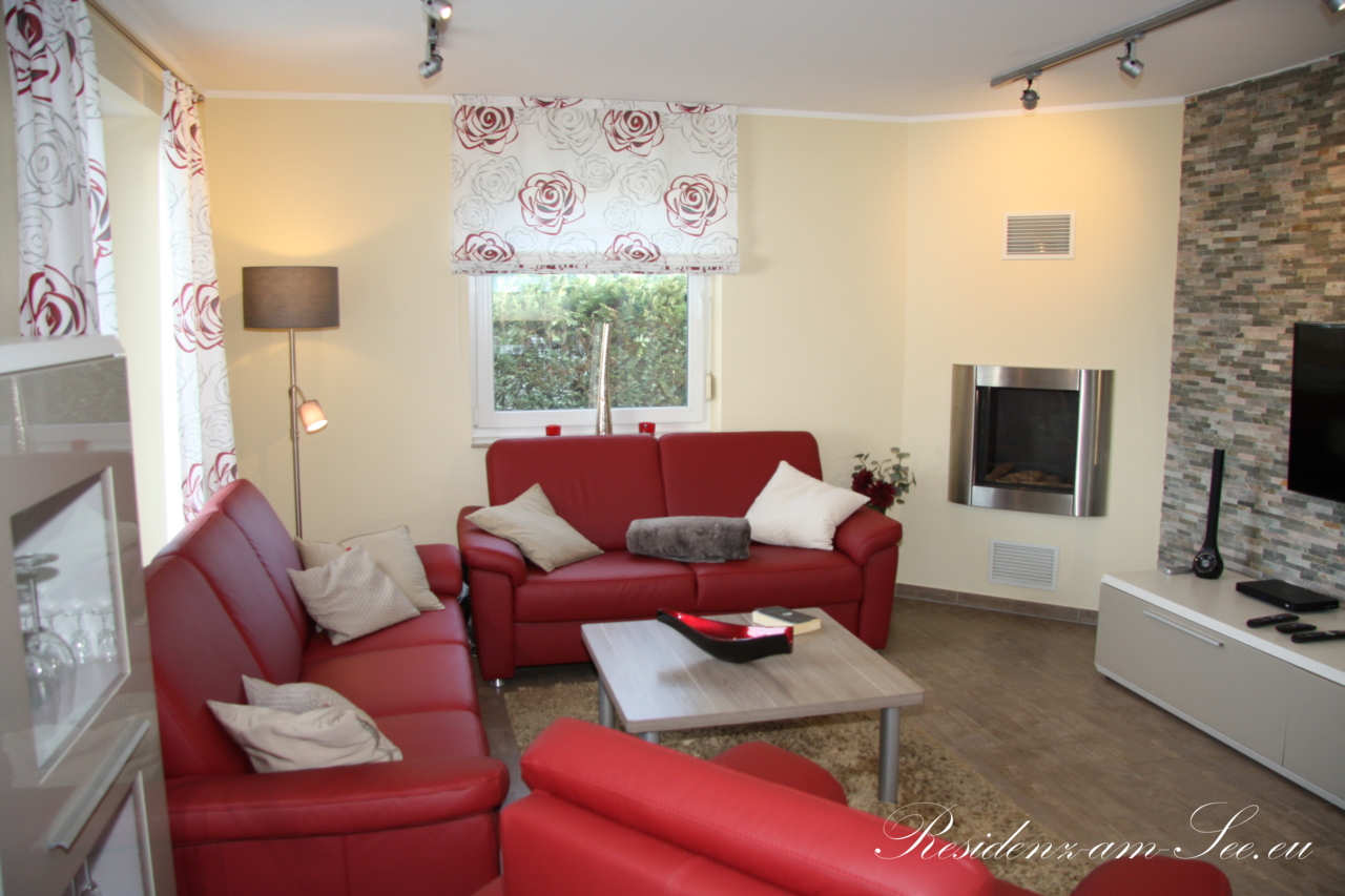 gut ausgestattest Wohnzimmer mit Home Entertaintment und Gaskamin gut ausgestattest Wohnzimmer mit Home Entertaintment und Gaskamin